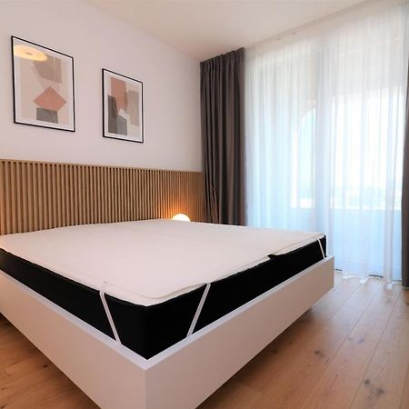 Sky Park New 1-Bedroom Apartment Bratislava Exterior photo